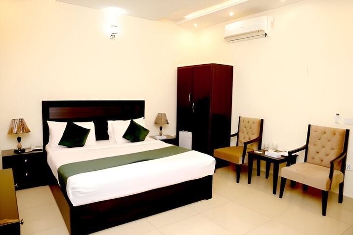 Room 10 of 29