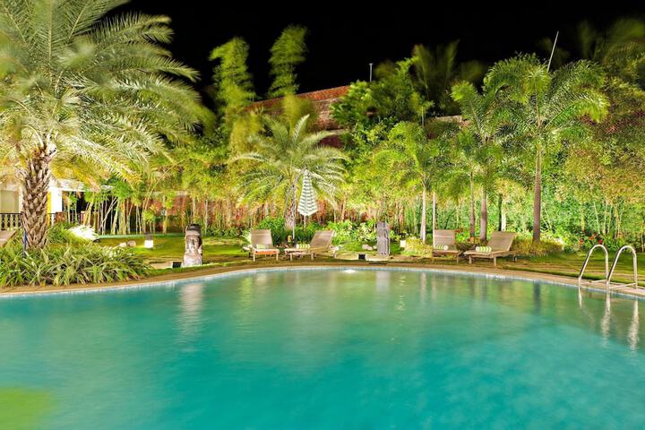 Pools & Facilities
