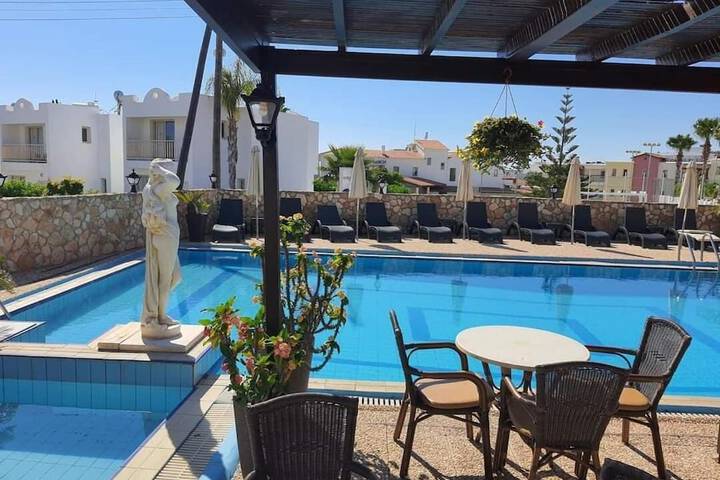 Pools & Facilities