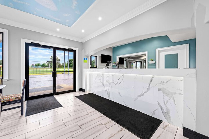 Entrance & Lobby