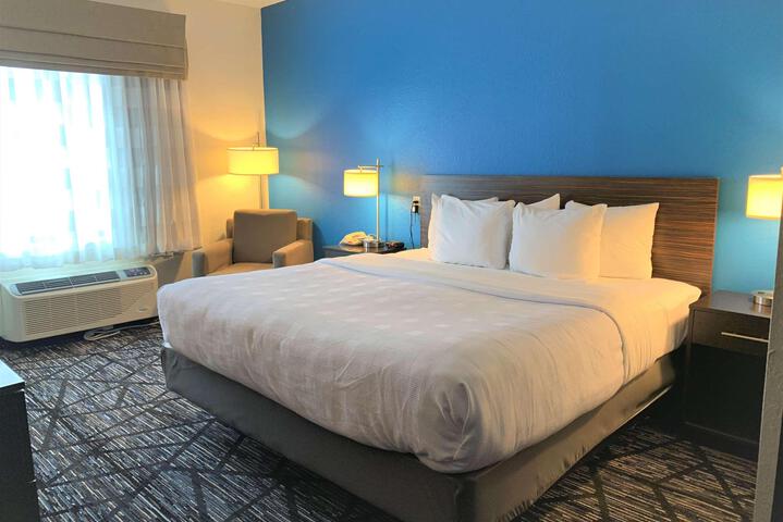 Standard King Bed Accessible (33 of 38)