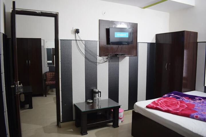 Room 12 of 26