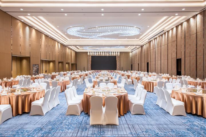 Ballroom/Hall 50 of 74