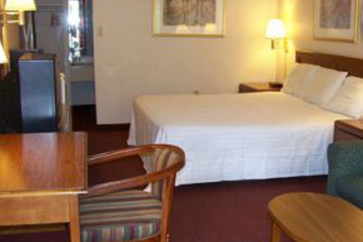 Room 32 of 60