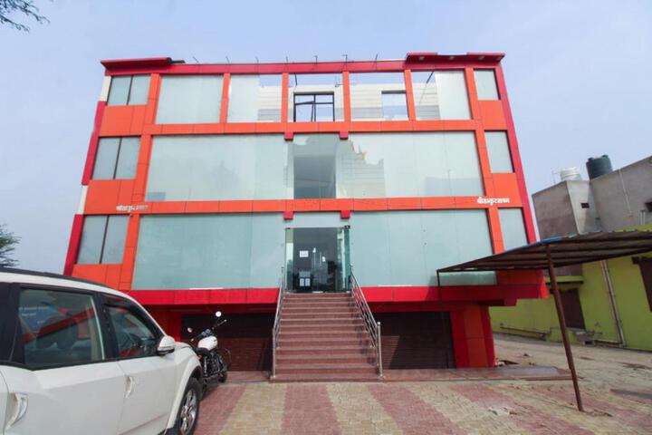 Hotel O Kisan palace