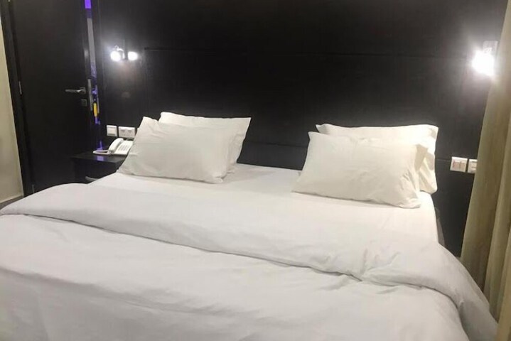 Room 3 of 43
