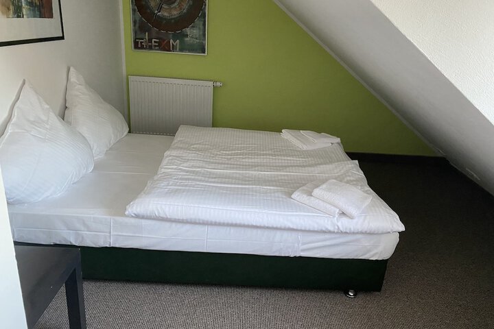 Room 10 of 25