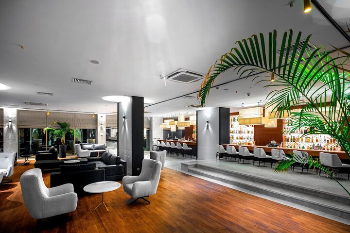 Lounge 114 of 152