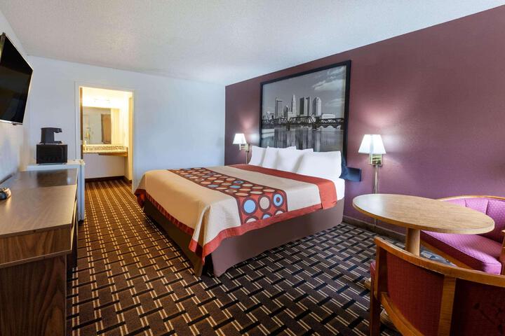 1 King Bed (5 of 15)