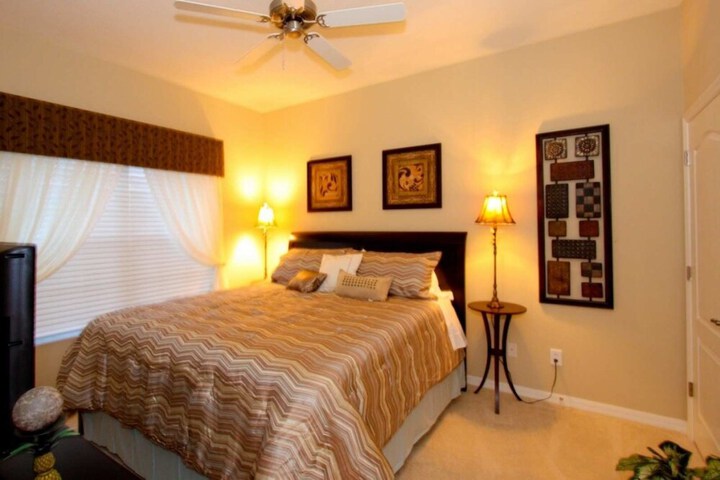 Room 7 of 32
