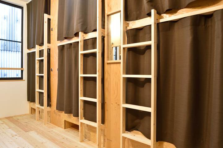 Room 12 of 50