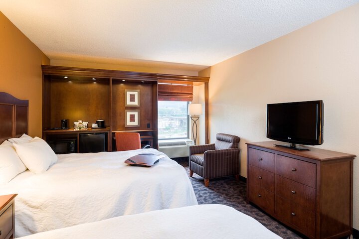 2 Queen Beds (3 of 9)
