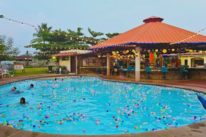 Pool 98 of 199