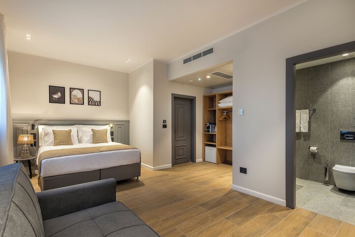 Room 10 of 46