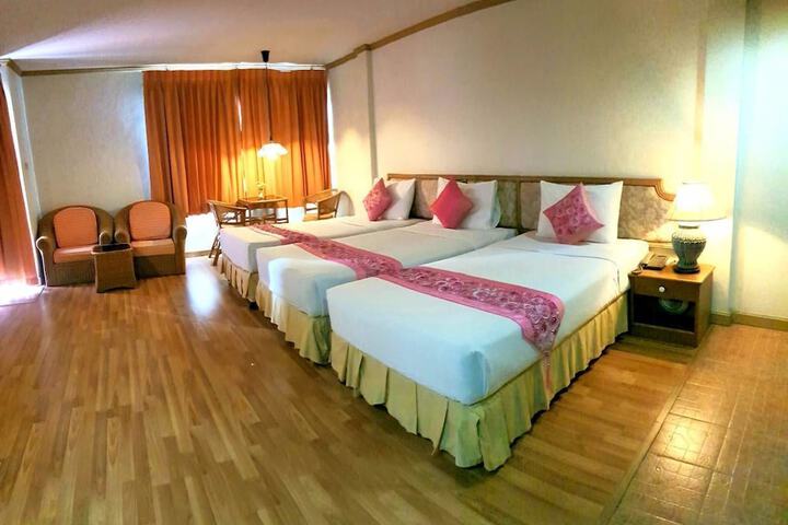 Room 6 of 49