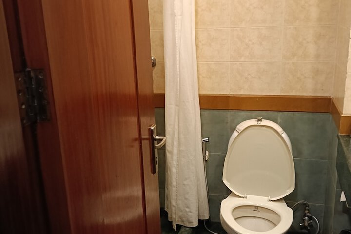 Room 24 of 35