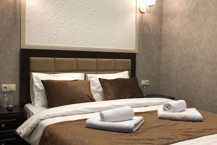 Room 6 of 7