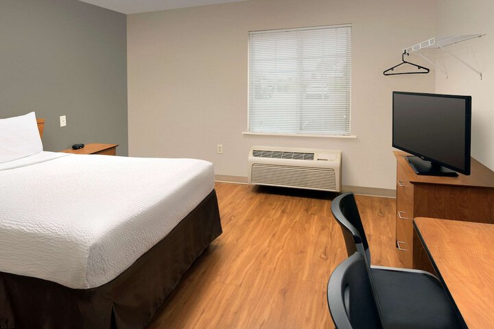 Room 6 of 18