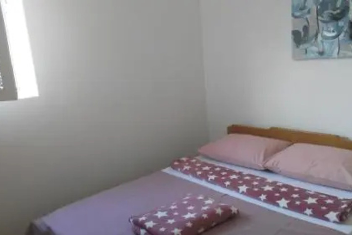 Room 4 of 16