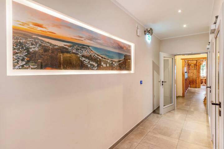 Ballroom/Hall 82 of 108