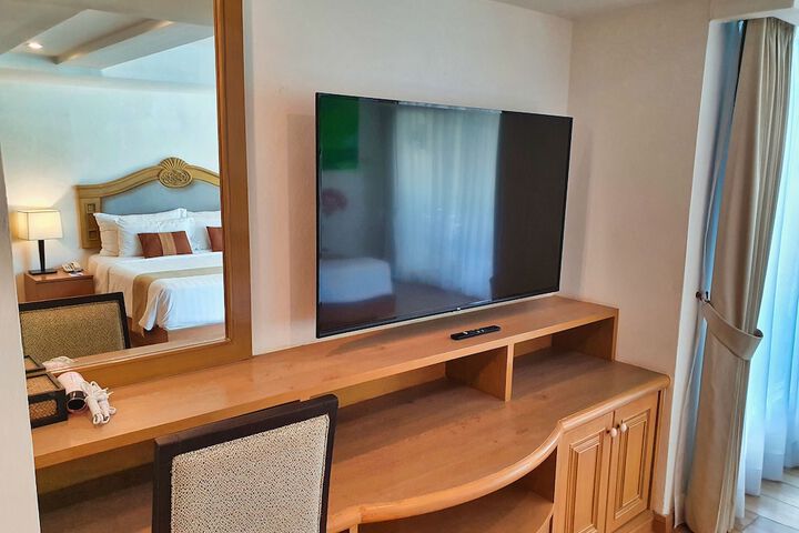 Room 5 of 19