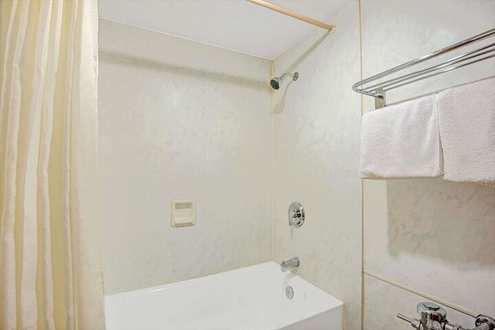 Room 3 of 33