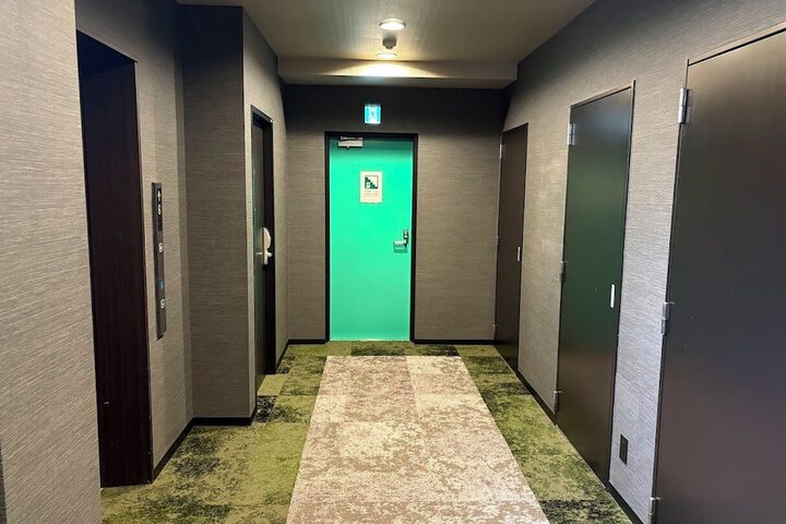 Ballroom/Hall 16 of 17