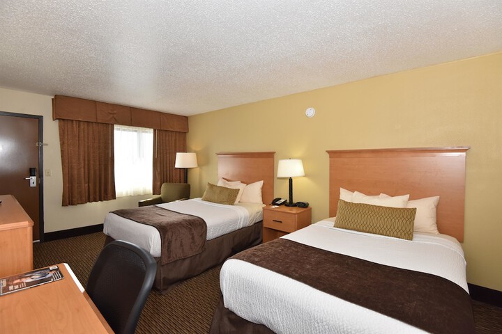 2 Double Beds Microwave and Refrigerator WiFi Full Breakfast (1 of 11)