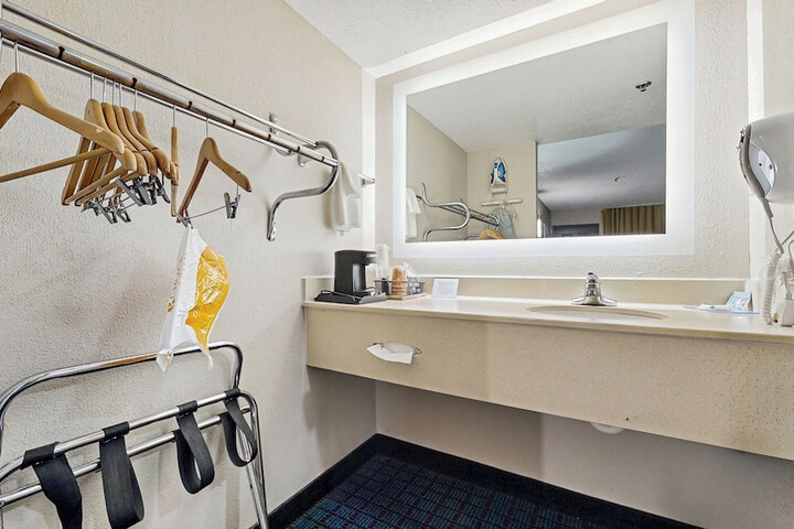 Room 21 of 27