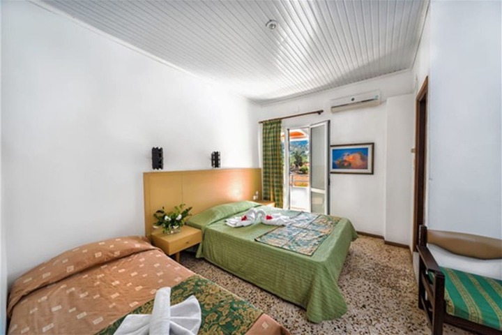 Room 4 of 16