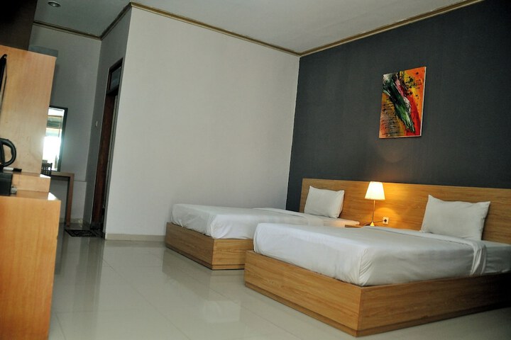 Room 6 of 15