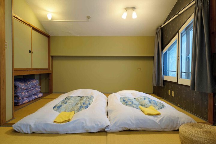 Room 18 of 93