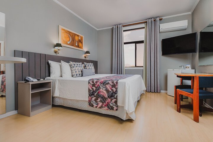 Room 6 of 175