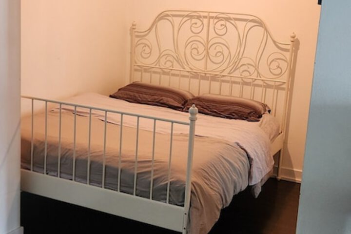 Room 6 of 30