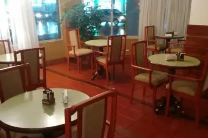 Dining 9 of 9