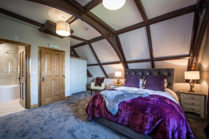 Room 4 of 17
