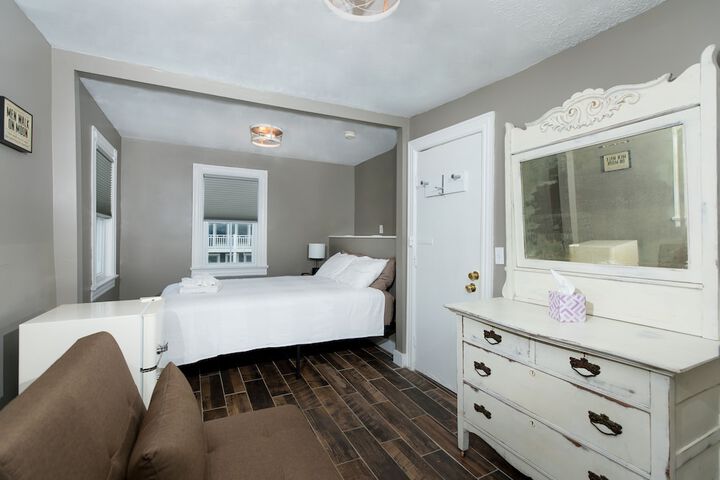Room 5 of 96