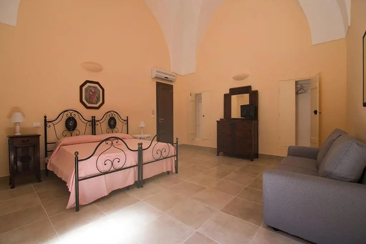 Room 5 of 20