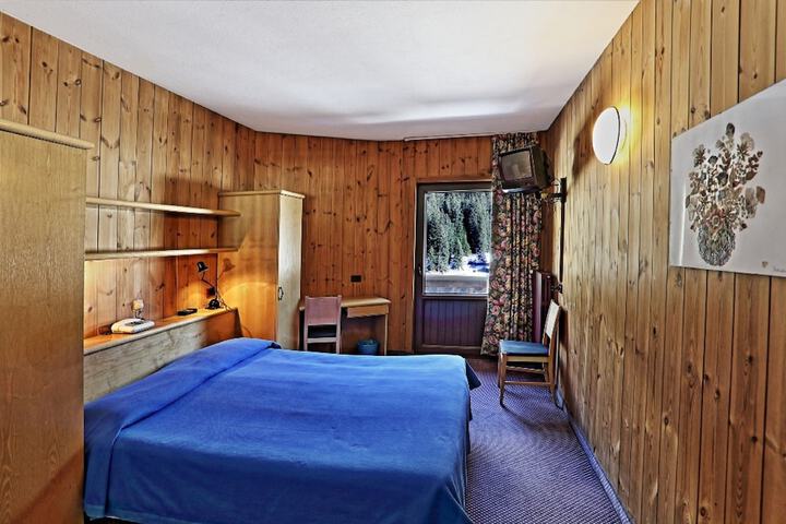 Room 13 of 52