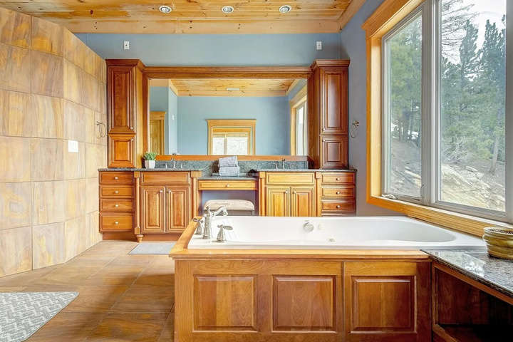 Secluded & Spacious Mountain Getaway
