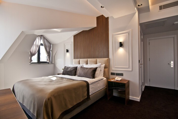 Room 51 of 76