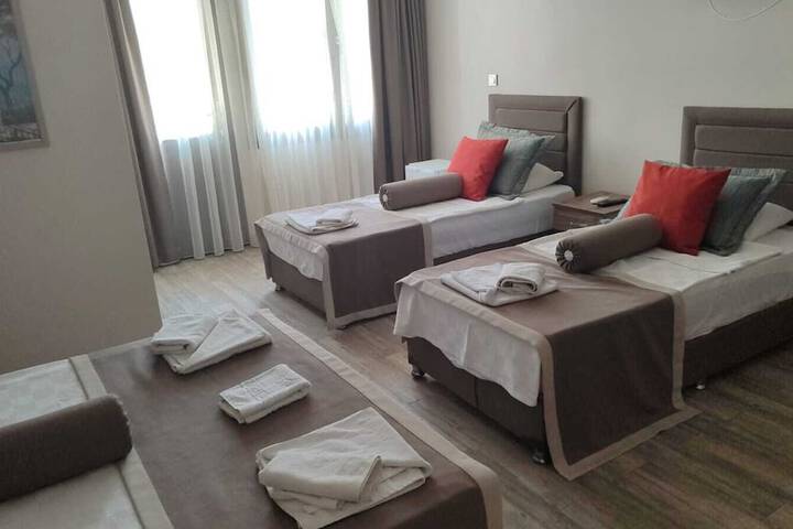 Room 5 of 12