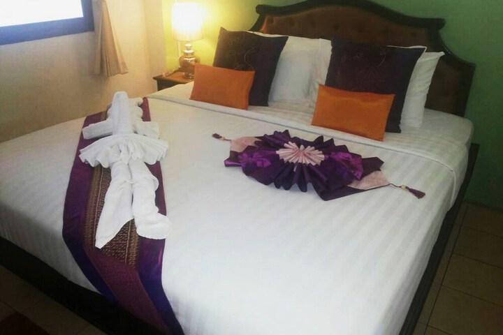 Room 5 of 42