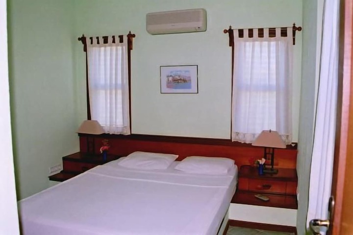 Room 6 of 14