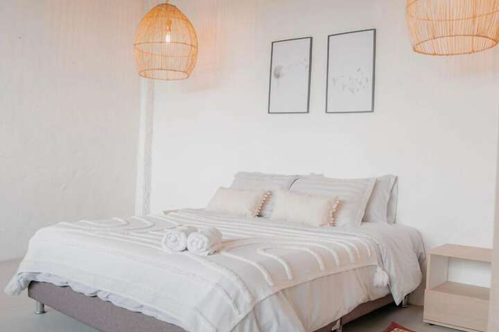 Room 4 of 18