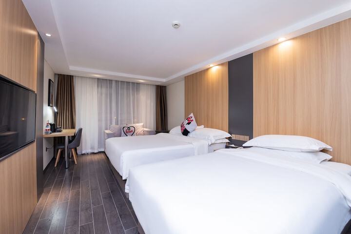 Room 9 of 49
