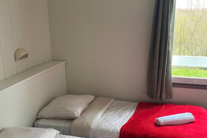 Room 6 of 13