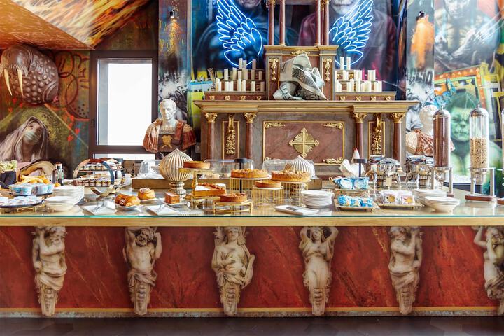 Breakfast/Coffee Service 72 of 130