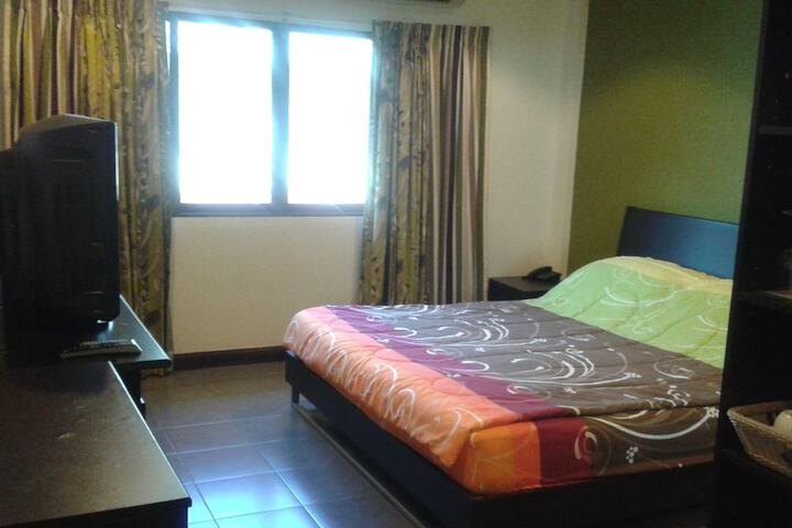 Room 8 of 34
