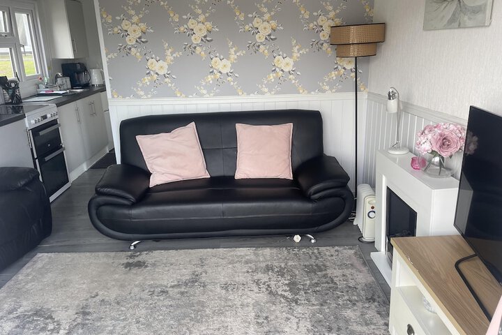 Room 11 of 27